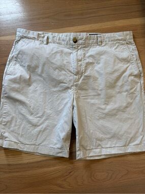 Vineyard Vines Men's Cream Flat-Front Chino Shorts